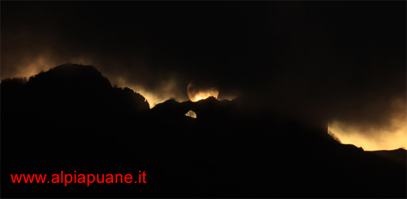 Monte Forato, il doppio tramonto del Sole 