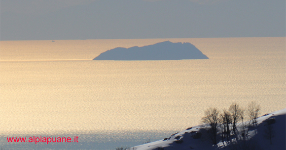 Cresta sud del monte Nona, veduta dell'Isola della Gorgona