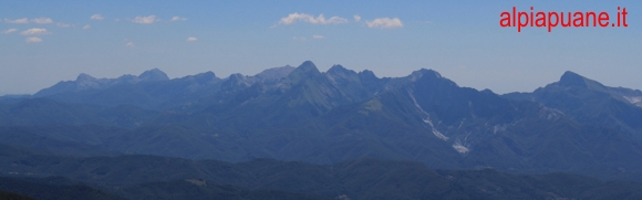 Veduta dal Monte Bocco Appennino Tosco Emiliano: la Catena delle Alpi Apuane