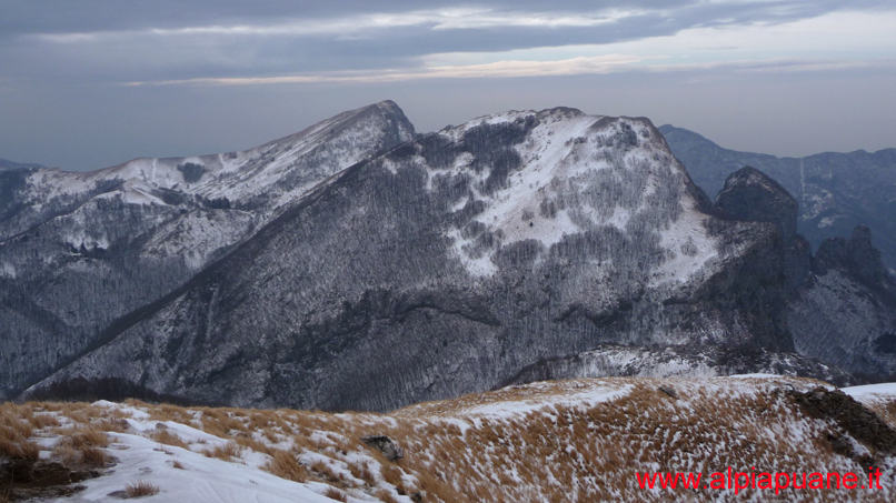 Veduta dal monte Croce: da sinistra il monte Matanna, il Nona e il Procinto