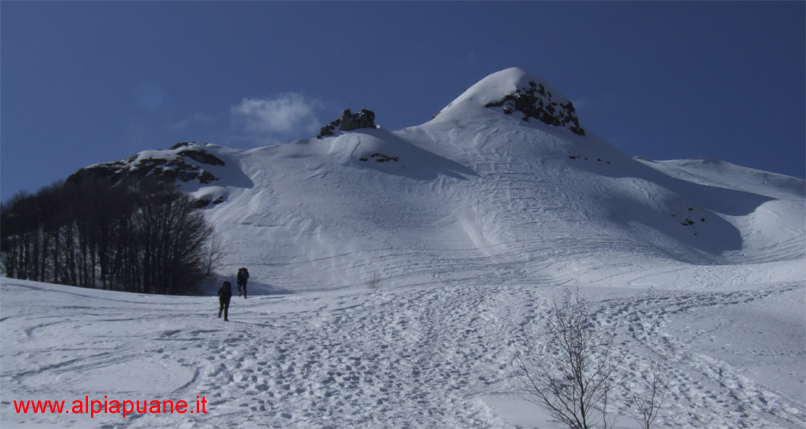 Salita al Prato in direzione del Rifugio Enrico Rossi alla Pania
