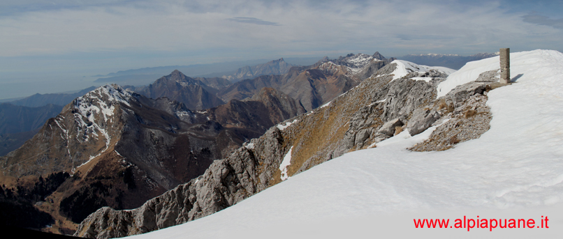 Veduta dalla cresta della Pania della Croce