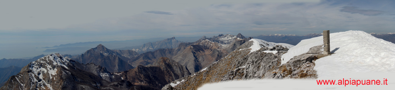Veduta dalla cresta della Pania della Croce