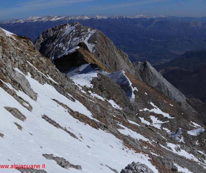 Veduta dal Vallone dell'Inferno: la Pania Secca, il Naso dell'Omo Morto e sullo sfondo L'Appennino