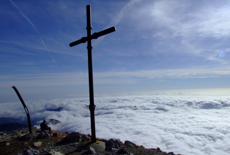 Pania della Croce con i resti della vecchia croce