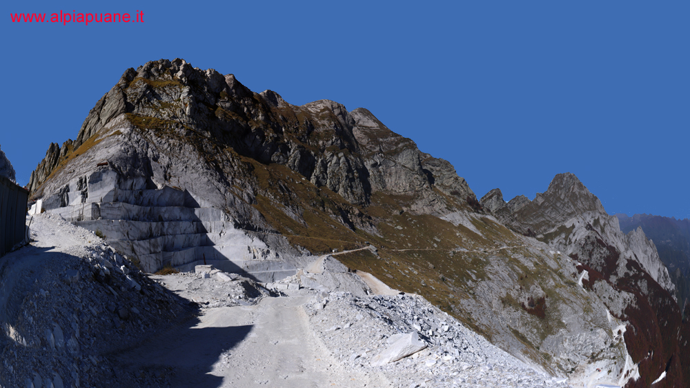 Passo della Focolaccia e monte Cavallo a destra il Pisanino