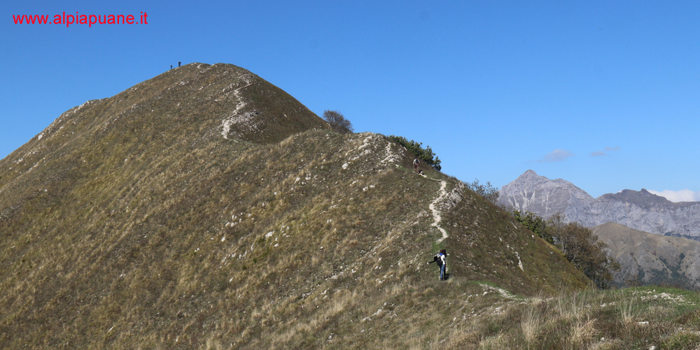 Cresta monte Piglione, a destra la Pania della Croce e il Naso dell'Omo Morto