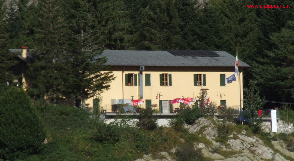 Rifugio Guido Donegani dal monte Pisanino