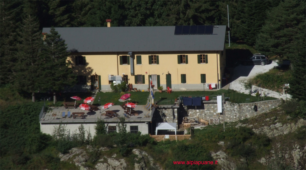 Rifugio Guido Donegani dal monte Pisanino