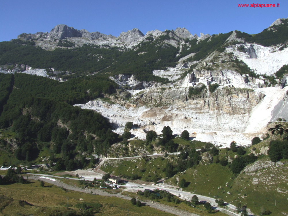Veduta dal monte Pisanino, monte Grondilice e Cresta Garnerone