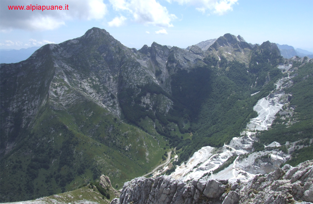 Veduta dal Pizzo d'Uccello: Monte Pisanino, Foce di Cardeto, Cavallo, Contrario e Passo delle Pecore