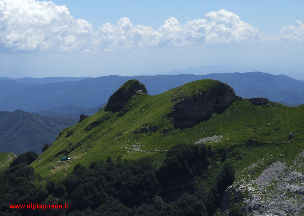 Naso dell'Omo Morto e rifugio Rossi dal sentiero per il Pizzo delle Saette