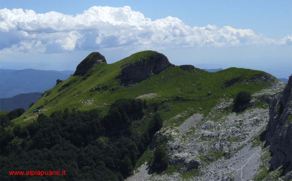 Naso dell'Omo Morto e rifugio Rossi dal sentiero per il Pizzo delle Saette