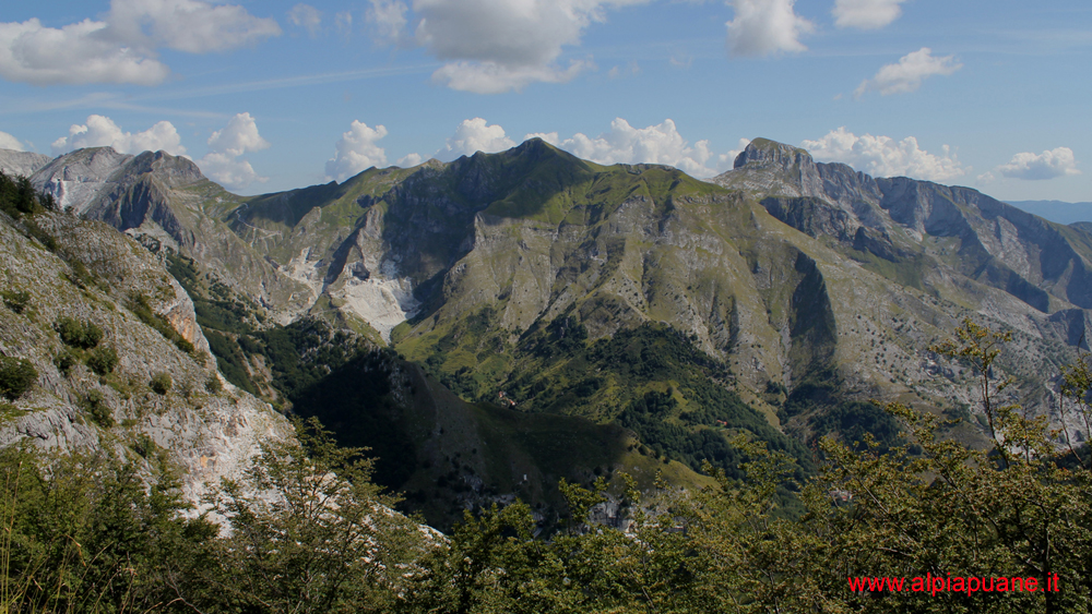 Da sinistra monte Sella, Passo Sella, monte Fiocca e Penna del Sumbra