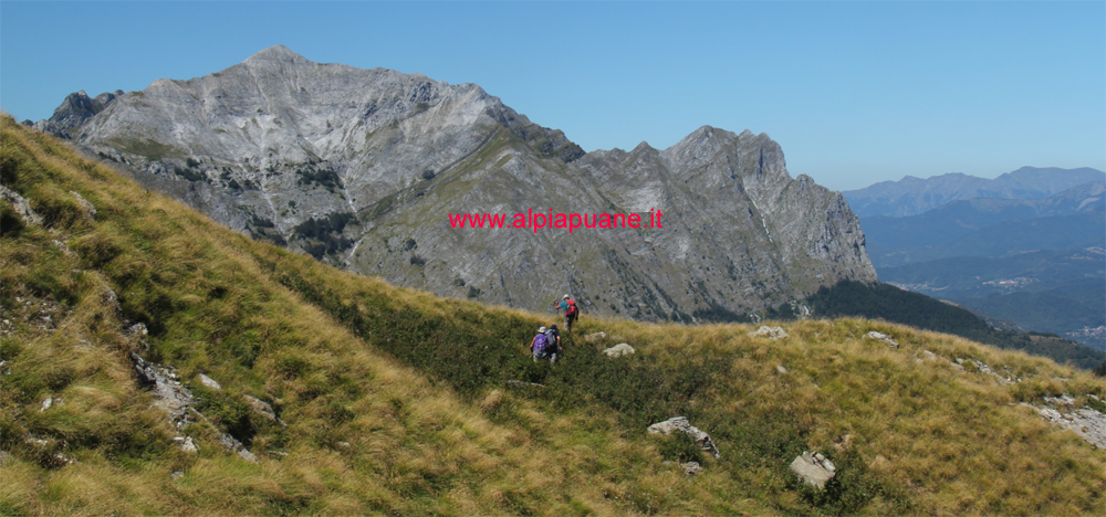 Sentiero N.144 per Passo Sella, veduta della Tambura e Roccandagia